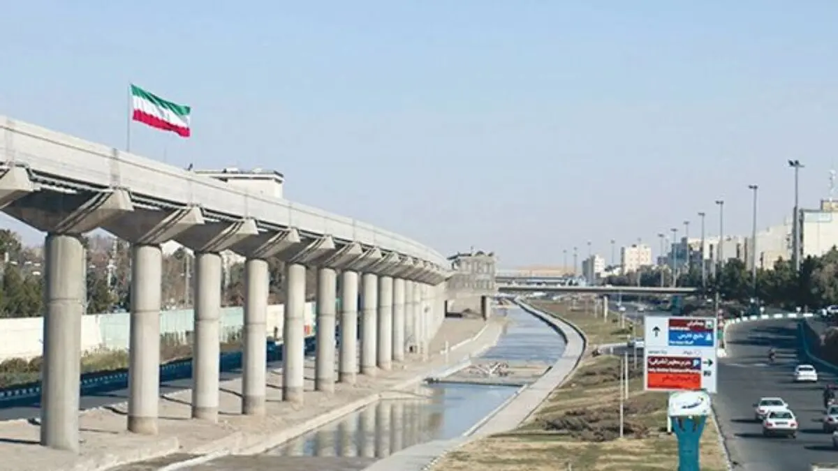 حمله دشمن به یکی از پل‌های ارتباطی خارج از شهر قم