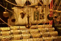 قیمت طلا و سکه ۸ آذرماه ۱۴۰۴؛ سکه در بالاترین سطح قیمتی ایستاد
