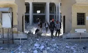 شهادت 8 نفر در حمله  آمریکا و اسرائیل به دادگستری شهرستان لارستان/ تصاویر