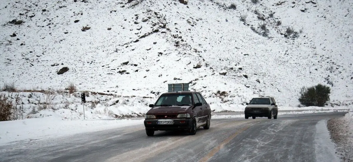 ترافیک نیمه سنگین آزادراه قزوین _ کرج _ تهران/ بارش برف و باران در برخی جاده‌های کشور