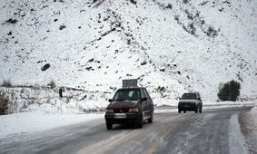 ترافیک نیمه سنگین آزادراه قزوین _ کرج _ تهران/ بارش برف و باران در برخی جاده‌های کشور