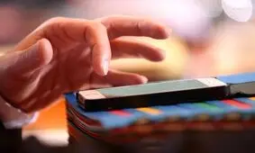 چگونه چک کردن گوشی روزتان را تحت تأثیر قرار می‌دهد؟