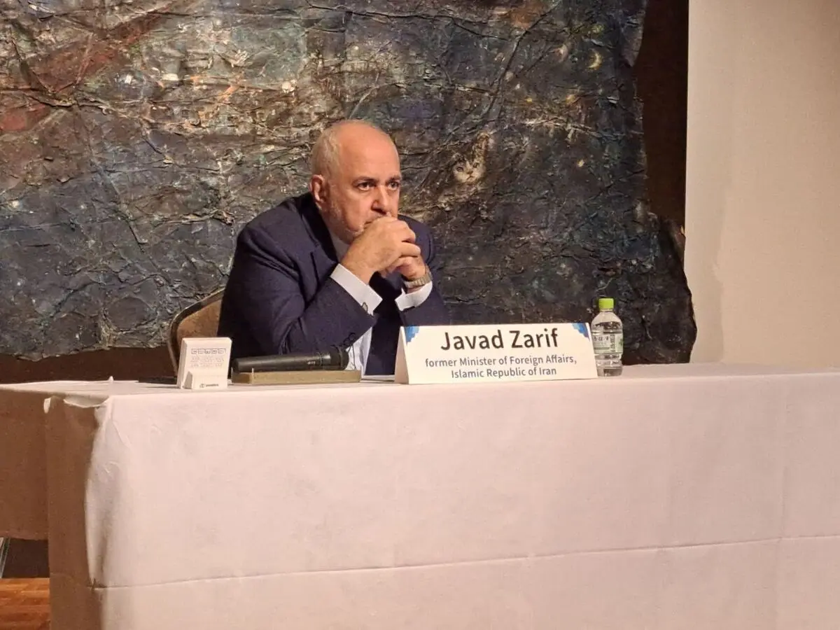ظریف: آمریکا خیال تسلیم بی‌قیدوشرط ایران را رها کند و به مذاکرات واقعی روی آورد/ ایران و غرب منافع حیاتی مشترکی در پرهیز از رویارویی دائمی دارند/ امنیت ما به ‌طور ذاتی به هم پیوسته است؛ هیچ ملتی نمی‌تواند امنیت خود را بر ناامنی دیگران بنا کند