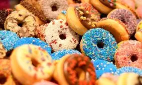 زن جوان کامیونی با ۱۰ هزار دونات را سرقت کرد!

