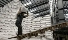 ۱۶ هزار تُن کالا زیر چنگال احتکار؛ سودجویان نقره‌داغ شدند
