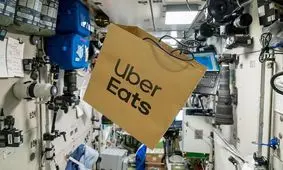 تحویل اولین سفارش غذا در ایستگاه بین المللی فضایی/ ویدئو