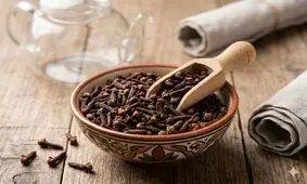 دمنوش میخک؛ نوشیدنی خوش‌عطر پاییزی برای روزهای سرد سال!/ اینفوگرافیک