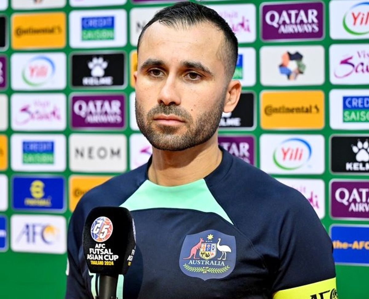 بازوبند کاپیتانی تیم ملی فوتسال استرالیا بر بازوی یک ایرانی/ تصاویر
