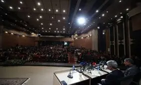 وزیر ورزش: استقلال و پرسپولیس تا پایان سال واگذار می‌شوند/ چرا پول دولت به جیب خارجی‌ها می‌رود؟ 
