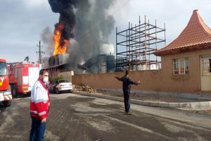 9 مصدوم در پی آتش‌سوزی شهرک صنعتی اشتهارد/ تیم پشتیبان هلال‌احمر اعزام شد