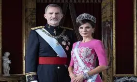 نادیده گرفتن پروتکل تشریفات از سوی سفیر دومینکن و همسرش در دیدار پادشاه و ملکه اسپانیا/ سفیر خواست با ملکه روبوسی کند اما ملکه مانع شد/ ویدئو

