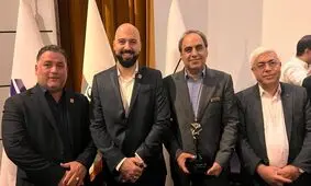 تندیس مرد سال فولاد ایران به محمود لندی رسید 
