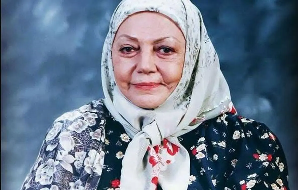 عکسی از حمیده خیرآبادی در لباس نظامی زمانی که ساکسیفون می‌نواخت!