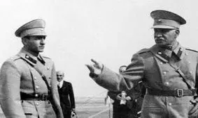 سفر به تاریخ؛ ژست «رضاخان» در کنار یک رولزرویس لوکس؛ سال 1299/ عکس

