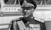 سفر در زمان؛ «نصیری، رئیس سوم ساواک» بعد دستگیری توسط نیروهای انقلابی؛ سال 1357/ عکس

