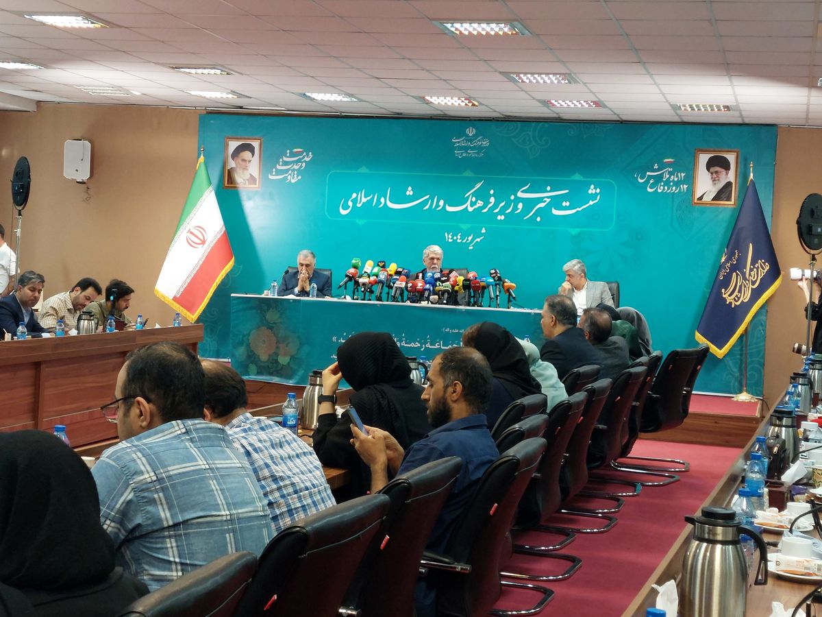 تنزل مصرف فرهنگی خانوار ایرانی/ آثار فرهنگی شناسه معتبر ندارند/ از اینفلوئنسرها دعوت کردیم به ایران بیایند/ ۱۰۰ هزار نفر کارت ۱۵ میلیون تومانی می گیرند/اگر ژنراتور برق نبود آبرویمان می رفت
