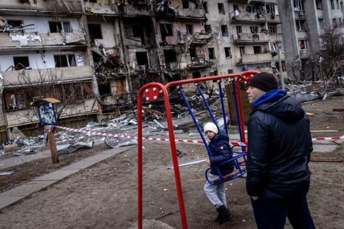 شنیده شدن صدای انفجار در کی‌یف و خارکیف/ رئیس جمهور اوکراین: ۲۴ ساعت آینده برای ما بسیار مهم است/ ۳۵۲ غیرنظامی اوکراینی کشته شدند/ مذاکرات روسیه و اوکراین در بلاروس آغاز شد/ ویدئو