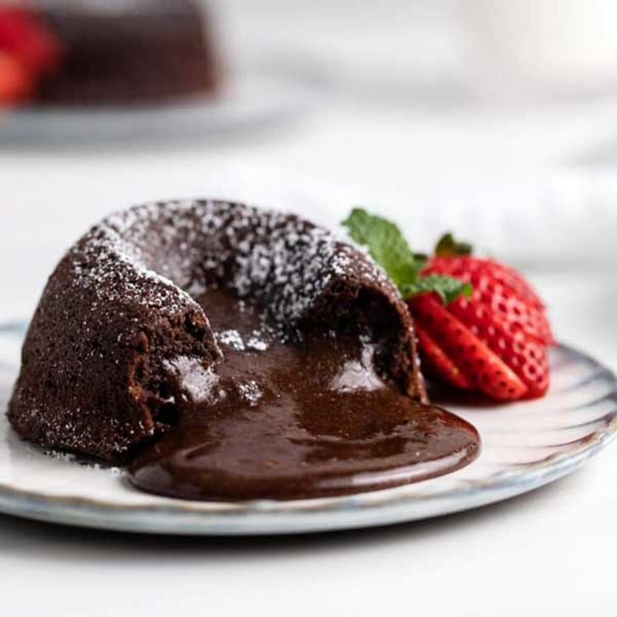 روش پخت کیک گدازه شکلاتی فقط در ۷ دقیقه
