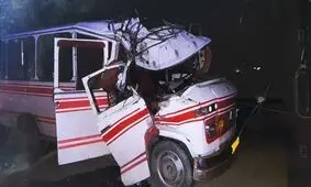 واژگونی مینی‌بوس با ۱۵ سرنشین در علی‌ آبادکتول