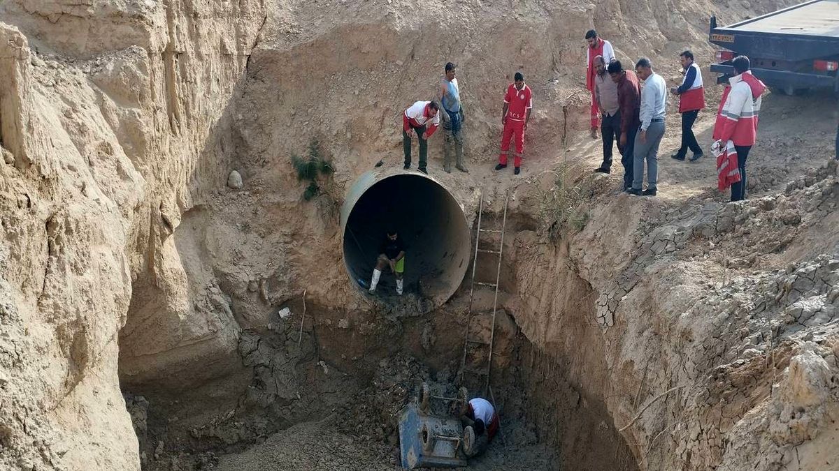 نجات جوان ۱۷ ساله از باتلاق در شهرستان دهلران