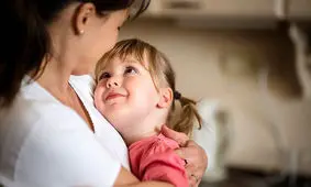 چرا تلاش برای مادری ایده آل بودن بی‌فایده است؟