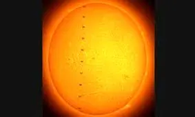 تصویر روز ناسا: عبور ایستگاه فضایی بین‌المللی از مقابل خورشید/ ویدئو