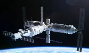 پیاده‌روی فضایی در کاخ آسمانی چین/ عکس 