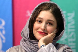 اشک‌های فرشته حسینی هنگام تشویق نوید محمدزاده در جشنواره ونیز/ عکس

