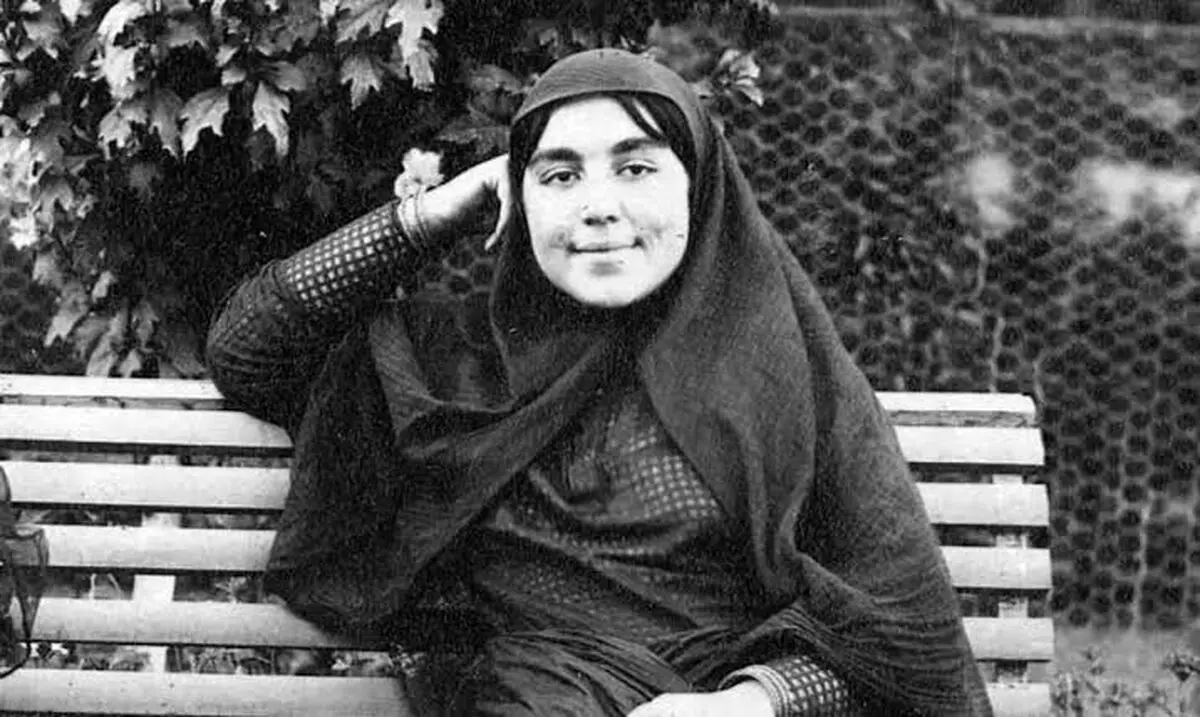 سفر در زمان؛ «فخرالتاج، نوۀ ناصرالدین شاه» در مراسم گلاب‌گیری در باغ خانوادگی‌شان 