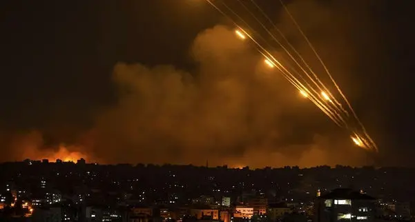 موشک های ایرانی در آسمان اسرائیل/ شلیک قدر، عماد، فتاح و خیبرشکن به اسرائیل و پایگاه‌های آمریکا / ۵۰ هدف، زیر ضرب عملیات ایران/ هشدار بسته شدن باب المندب و سوئز/ آژیر هشدار در بندر «ایلات»