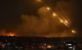 موشک های ایرانی در آسمان اسرائیل/ شلیک قدر، عماد، فتاح و خیبرشکن به اسرائیل و پایگاه‌های آمریکا / ۵۰ هدف، زیر ضرب عملیات ایران/ هشدار بسته شدن باب المندب و سوئز/ آژیر هشدار در بندر «ایلات»