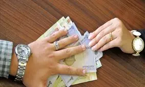 آیا بعد از طلاق، پدر باید به دختر نفقه بدهد؟