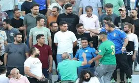 اراذل و اوباش تماشاگران استقلال را کتک زدند/ ویدئو