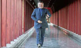 داورزنی؛ مدیر وعده و عذرخواهی