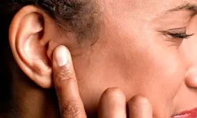 چند راهکار ساده برای خارج کردن آب از گوش