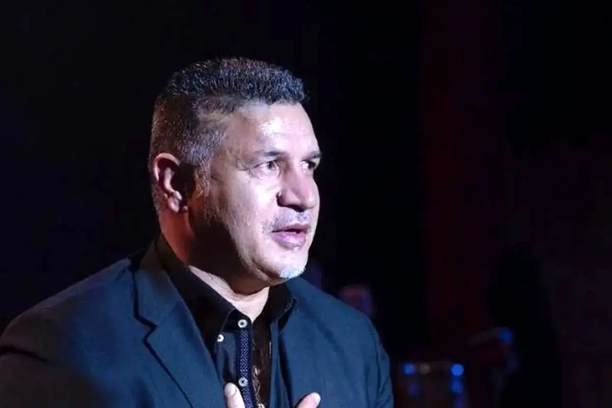 مخدوش کردن چهره علی دایی در میدان آزادی/ عکس