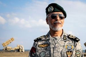  سفر در زمان؛ «دریادار سیاری در حال گذراندن مراحل سخت تکاوری»؛ دهه 50/ عکس

