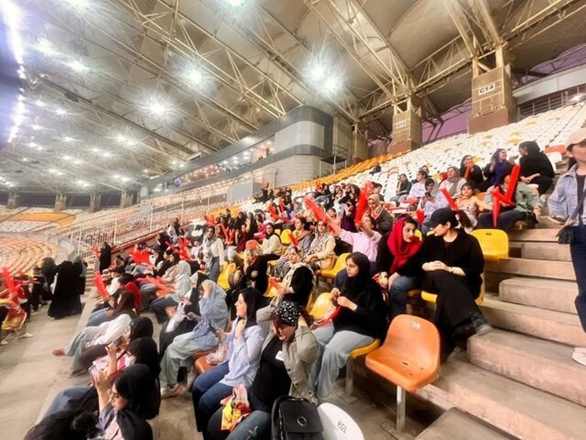 حضور زنان و دختران خوزستانی در ورزشگاه فولاد خوزستان