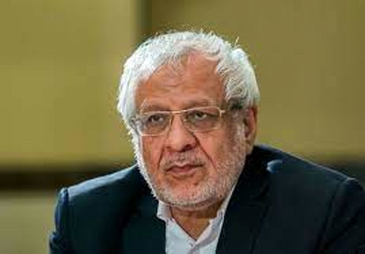 کسی که بالای پشتبام شعار «مرگ بر» میدهد کسی با او کار ندارد / چرا بنزین را سه تومان بفروشیم، تا قاچاق کنند؟