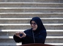 سخنگوی دولت دوباره قلب نشان داد؛ از خواهرزاده ام یادگرفتم درستش را نشان دهم/ قلب قبلی که نشان دادم شبیه کلیه بود!/ ویدئو