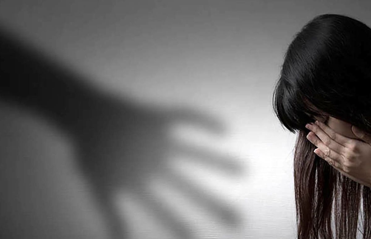سلفی بیشرمانه هنگام ارتباط اجباری با دختر 20 ساله