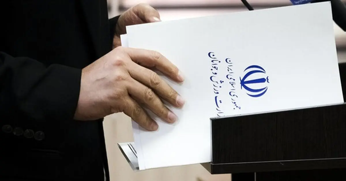 قراردادهای نجومی فوتبال زیر ذره‌بین؛ وزیر ورزش ورود کند/ چرا یک فوتبالیست بنجل در لیگ برتر فوتبال ایران قراردادش به مرز ۱۰۰ میلیارد تومان رسیده است؟