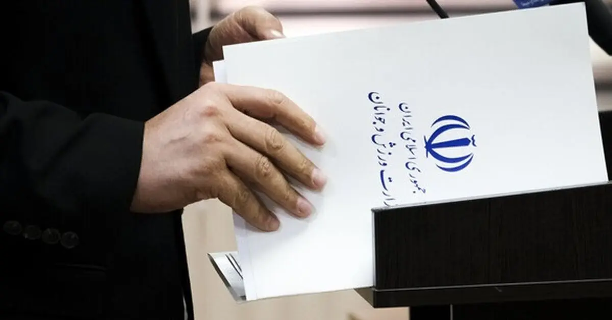 قراردادهای نجومی فوتبال زیر ذره‌بین؛ وزیر ورزش ورود کند/ چرا یک فوتبالیست بنجل در لیگ برتر فوتبال ایران قراردادش به مرز ۱۰۰ میلیارد تومان رسیده است؟