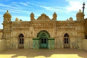 درهای این مسجد چرا همیشه بسته است؟