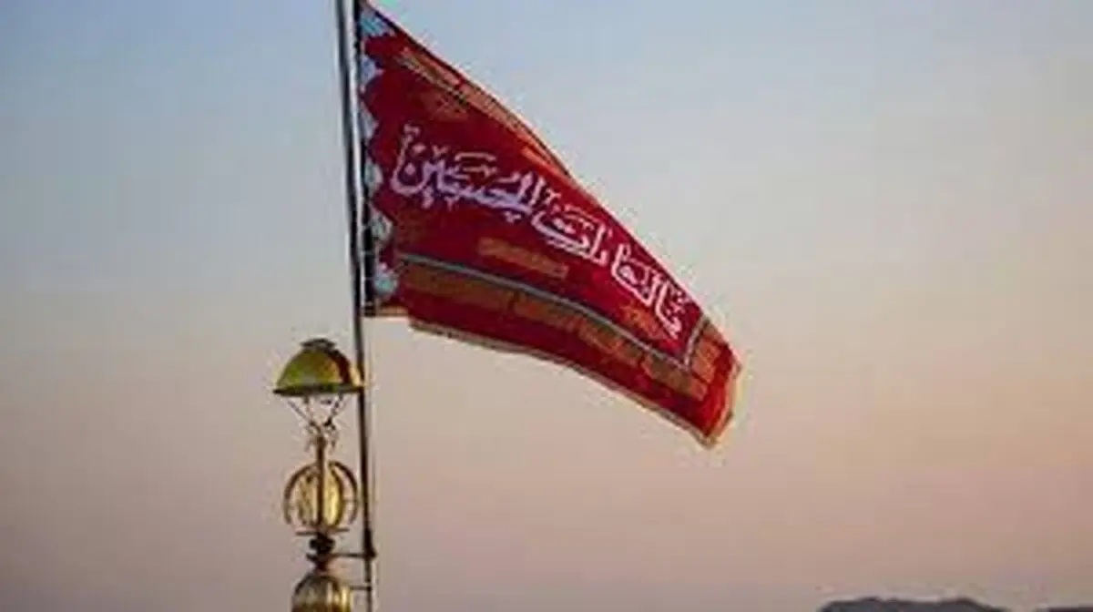 اهتزار پرچم انتقام بر فراز مسجد جمکران/ ویدئو