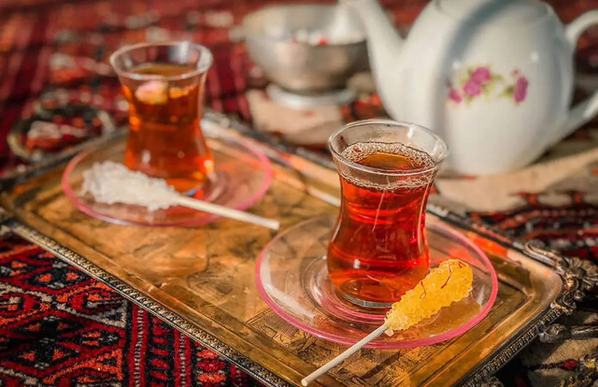 مضرات چای پررنگ؛ از زخم معده تا یبوست