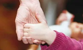 مادر این کودک رها شده را می شناسید؟
