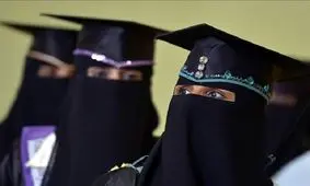 جشن فارغ التحصیلی دانشجویان دختر و پسر عراقی با کپی از جشن قهرمانی مسی و آرژانتین/ ویدئو