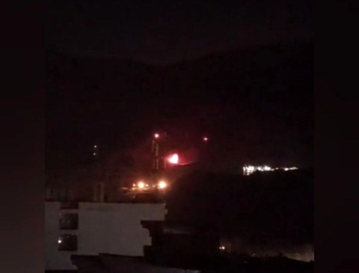صدای شلیک ضدهوایی و انفجار در کرج / تسنیم: رزمایش شبانه بسیج بود / صابرین نیوز: پدافند هوایی در حومه کرج فعال شده 