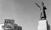 فردوسیِ فراموش‌شده میدان فردوسی؛ تندیسی که دیگر در تهران نیست